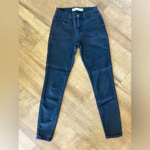 Signature by Levi Strauss women’s 26x30 mid rise skinny black jeggings